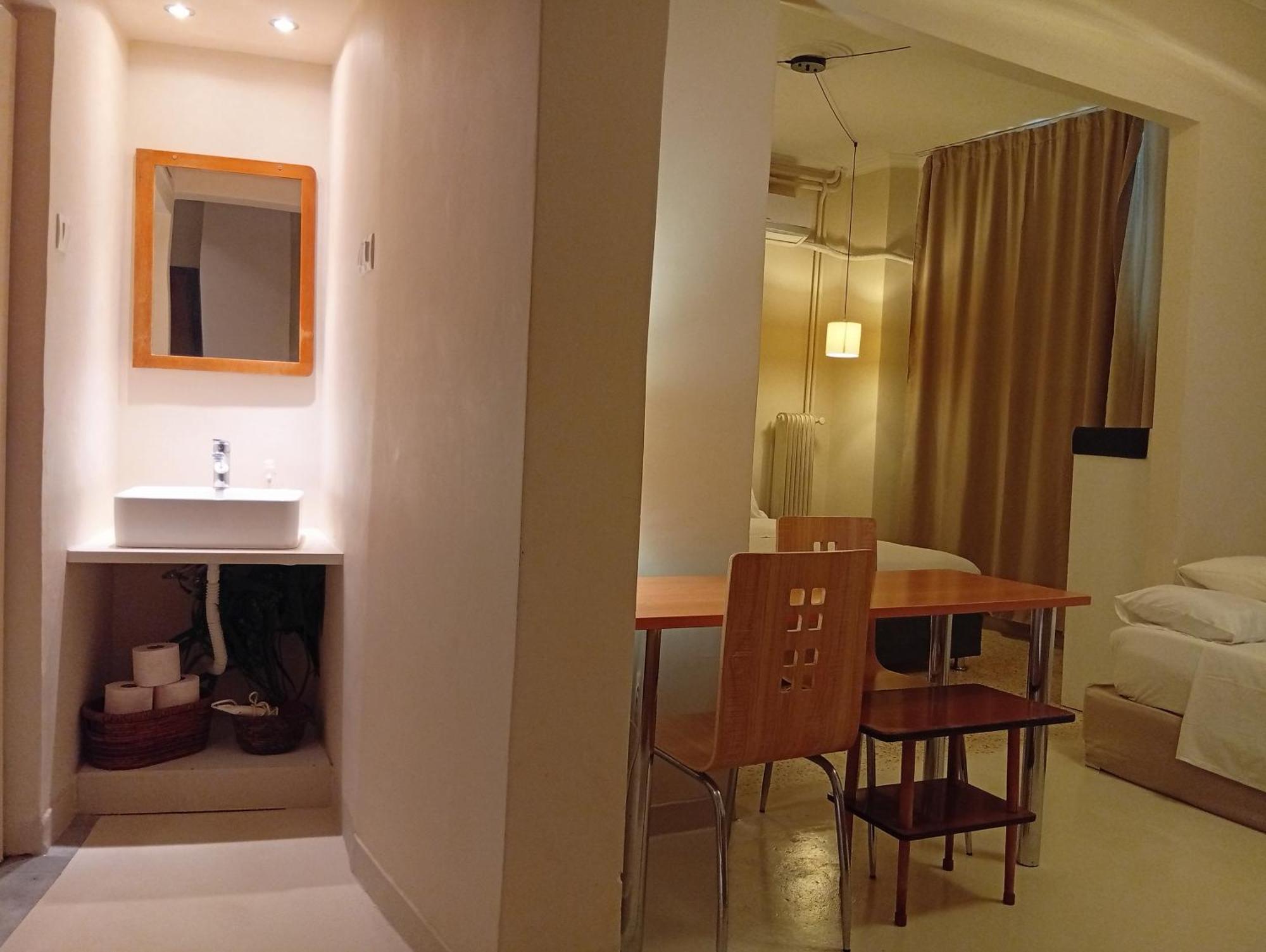 אתונה Filopappou Decent Apartment מראה חיצוני תמונה